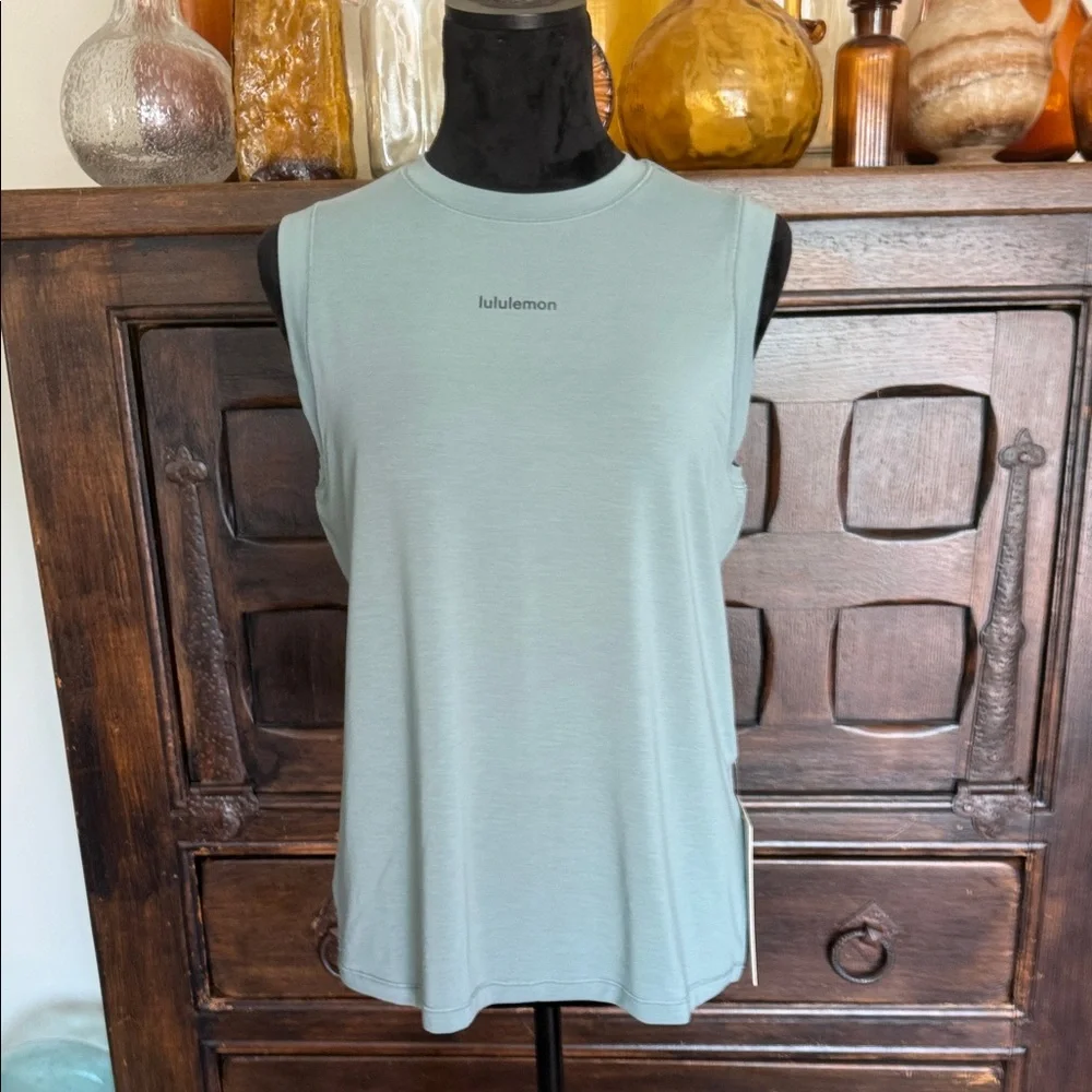 NWT Lululemon Jersey Training Muscle Tank Top Long Wordmark - Picture 2 of 8